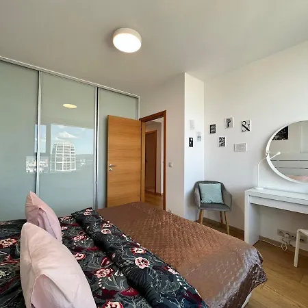 2 In The Downtown Апартаменты *